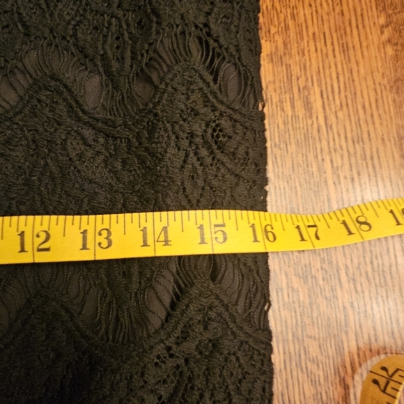 Isda & Co Scalloped Hem Black Lace Pencil Skirt - Picture 11 of 13